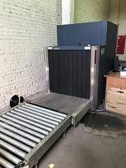 Интроскоп Hi-Scan 100100T с рольганговыми столами на входе тоннеля, объект железнодорожной инфраструктуры